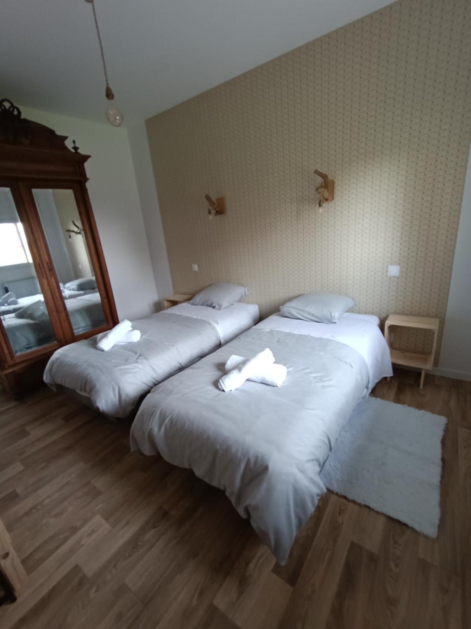 La Petite Maison Dans La Prairie Ecommoy Ngoại thất bức ảnh